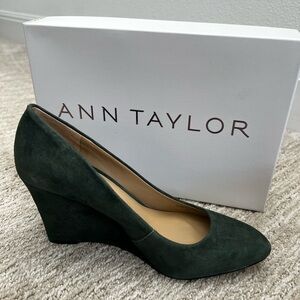 Ann Taylor classic wedges! Perfect color for the holidays!